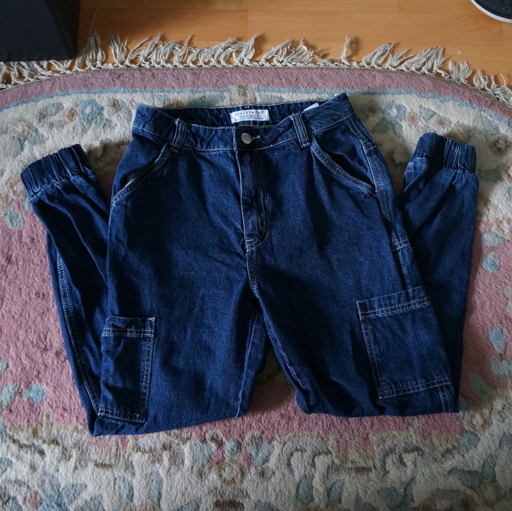 Dark wash jogger cargo jeans